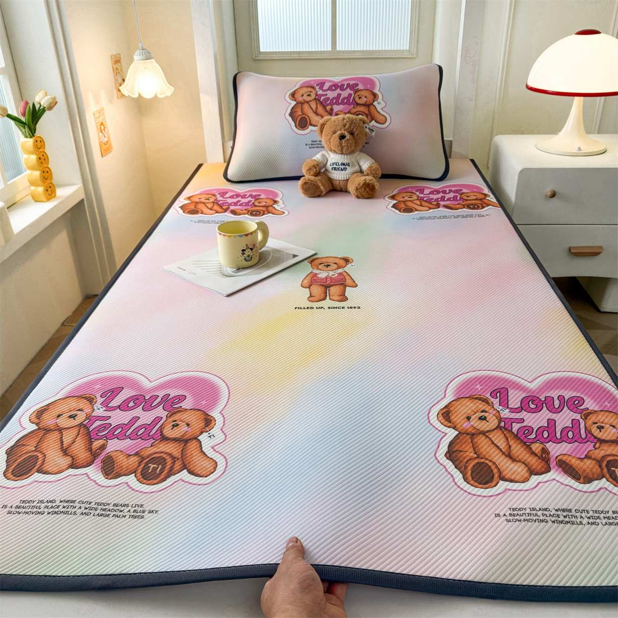 91家纺网 家纺一手货源 找家纺 源舍家纺 2026新款泰迪爱兰系列（正版授权）A类三明治复合印花斜纹豆豆软凉席学生床 泰迪炫彩