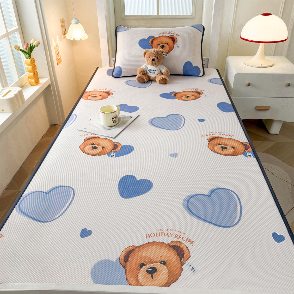 91家纺网 家纺一手货源 找家纺 源舍家纺 2026新款泰迪爱兰系列（正版授权）A类三明治复合印花斜纹豆豆软凉席学生床 泰迪蓝心