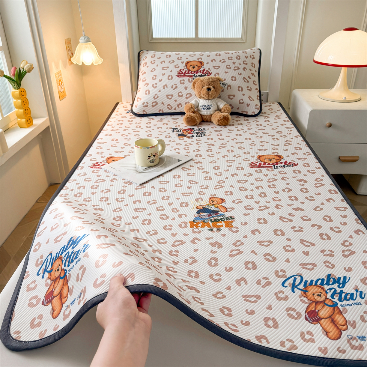 91家纺网 家纺一手货源 找家纺 （总）源舍家纺 2026新款泰迪爱兰系列（正版授权）A类三明治复合印花斜纹豆豆软凉席学生床