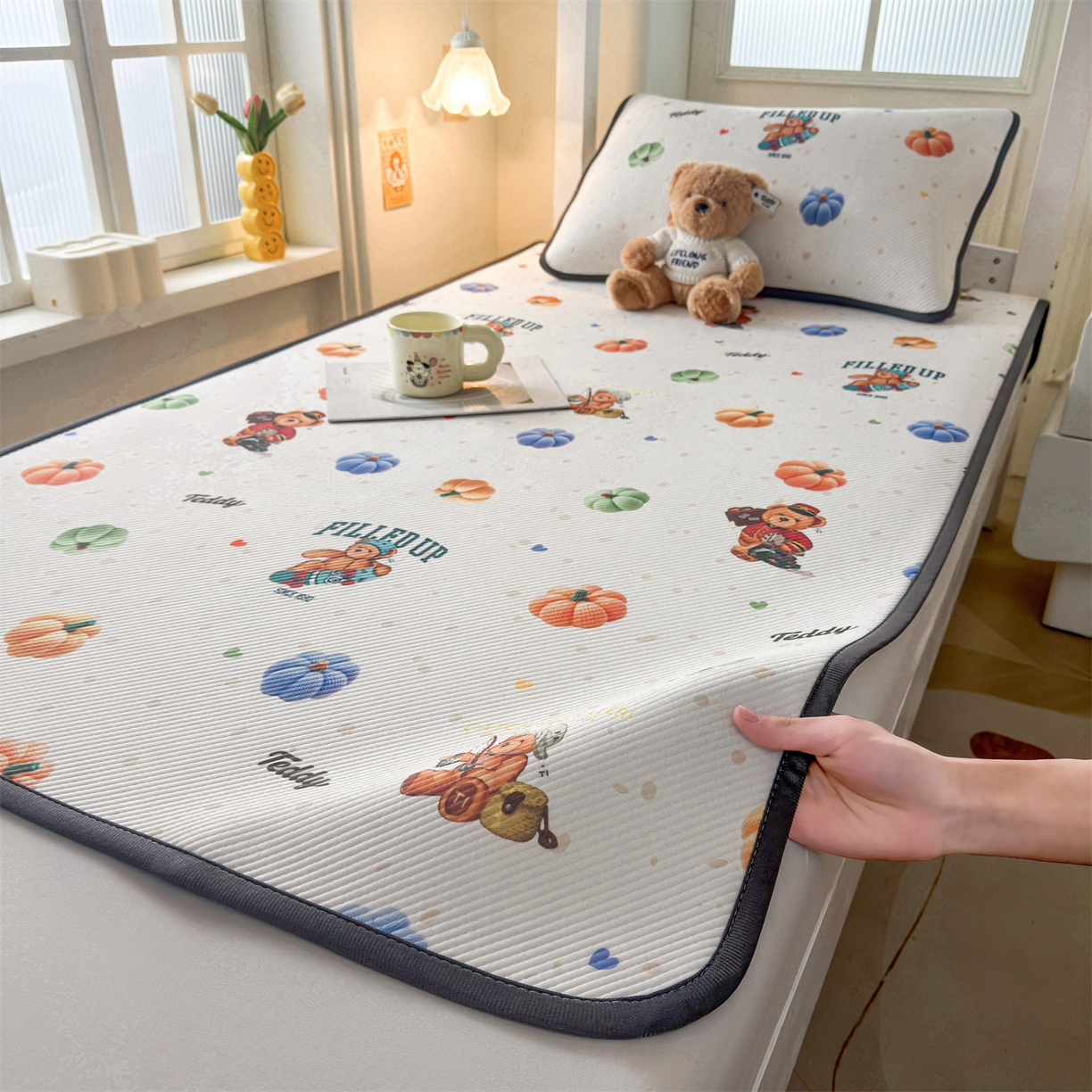 91家纺网 家纺一手货源 找家纺 源舍家纺 2026新款泰迪爱兰系列（正版授权）A类三明治复合印花斜纹豆豆软凉席学生床 泰迪南瓜仔