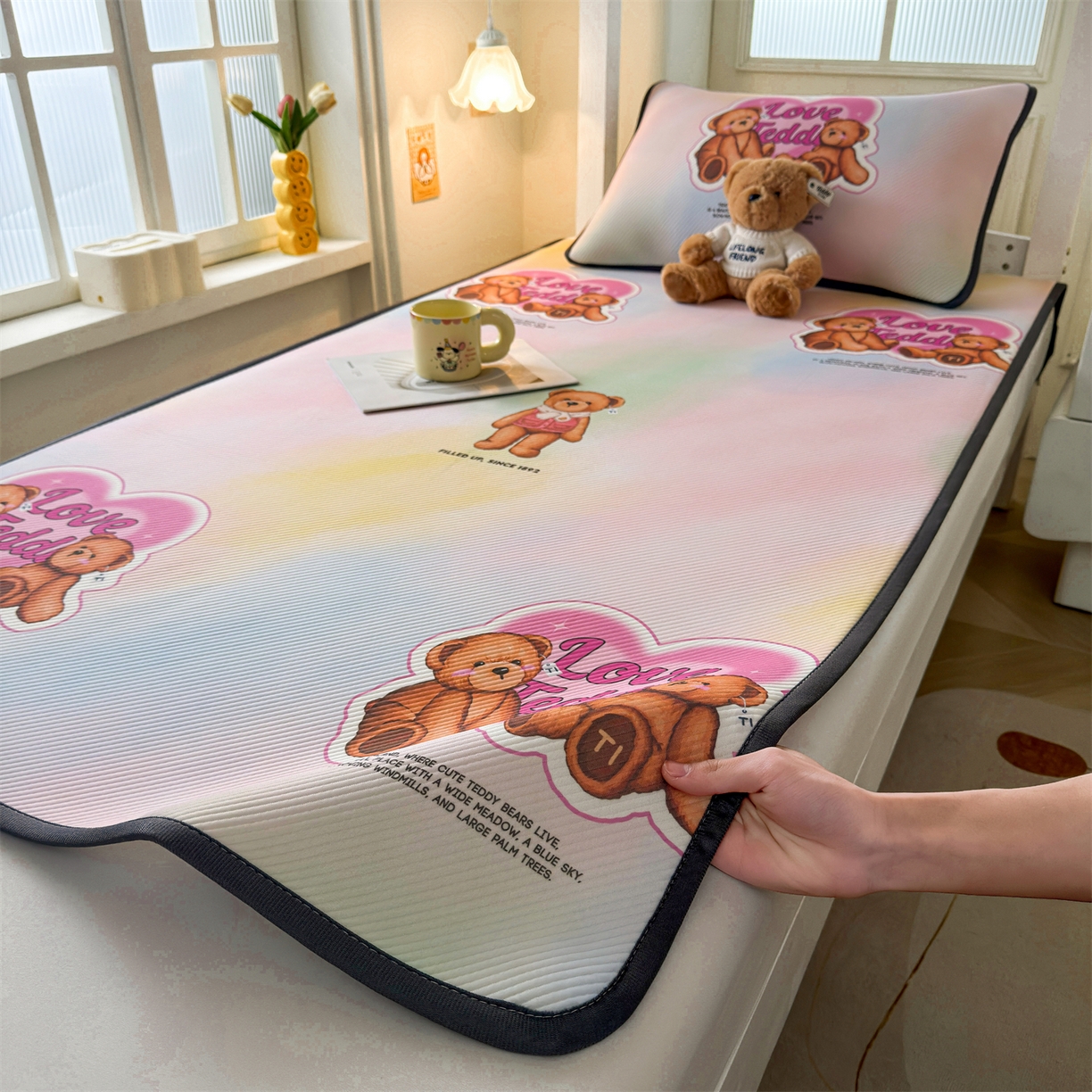 91家纺网 家纺一手货源 找家纺 源舍家纺 2026新款泰迪爱兰系列（正版授权）A类三明治复合印花斜纹豆豆软凉席学生床 泰迪炫彩