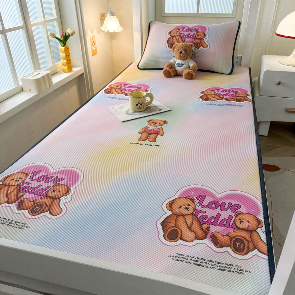 91家纺网 家纺一手货源 找家纺 源舍家纺 2026新款泰迪爱兰系列（正版授权）A类三明治复合印花斜纹豆豆软凉席学生床 泰迪炫彩