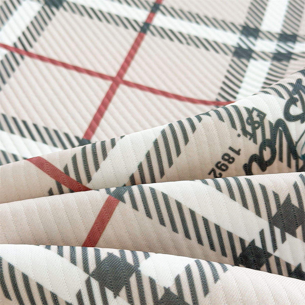 91家纺网 家纺一手货源 找家纺 源舍家纺 2026新款泰迪爱兰系列（正版授权）A类三明治复合印花斜纹豆豆软凉席学生床 泰迪英伦