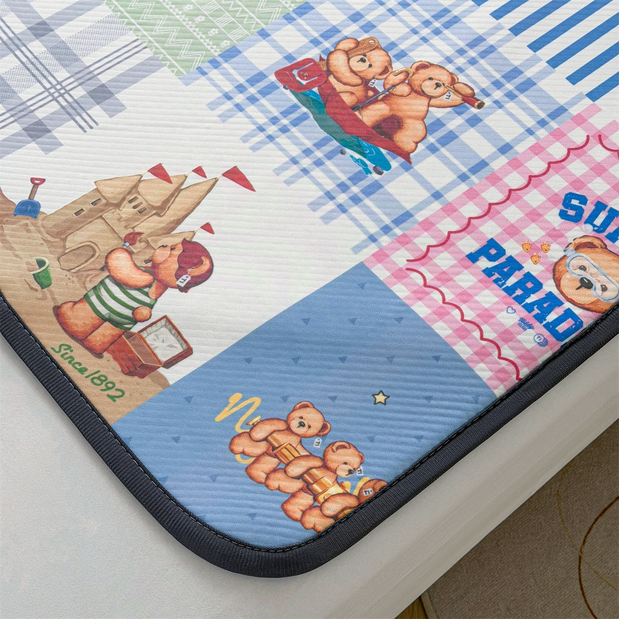 91家纺网 家纺一手货源 找家纺 源舍家纺 2026新款泰迪爱兰系列（正版授权）A类三明治复合印花斜纹豆豆软凉席学生床 泰迪区域