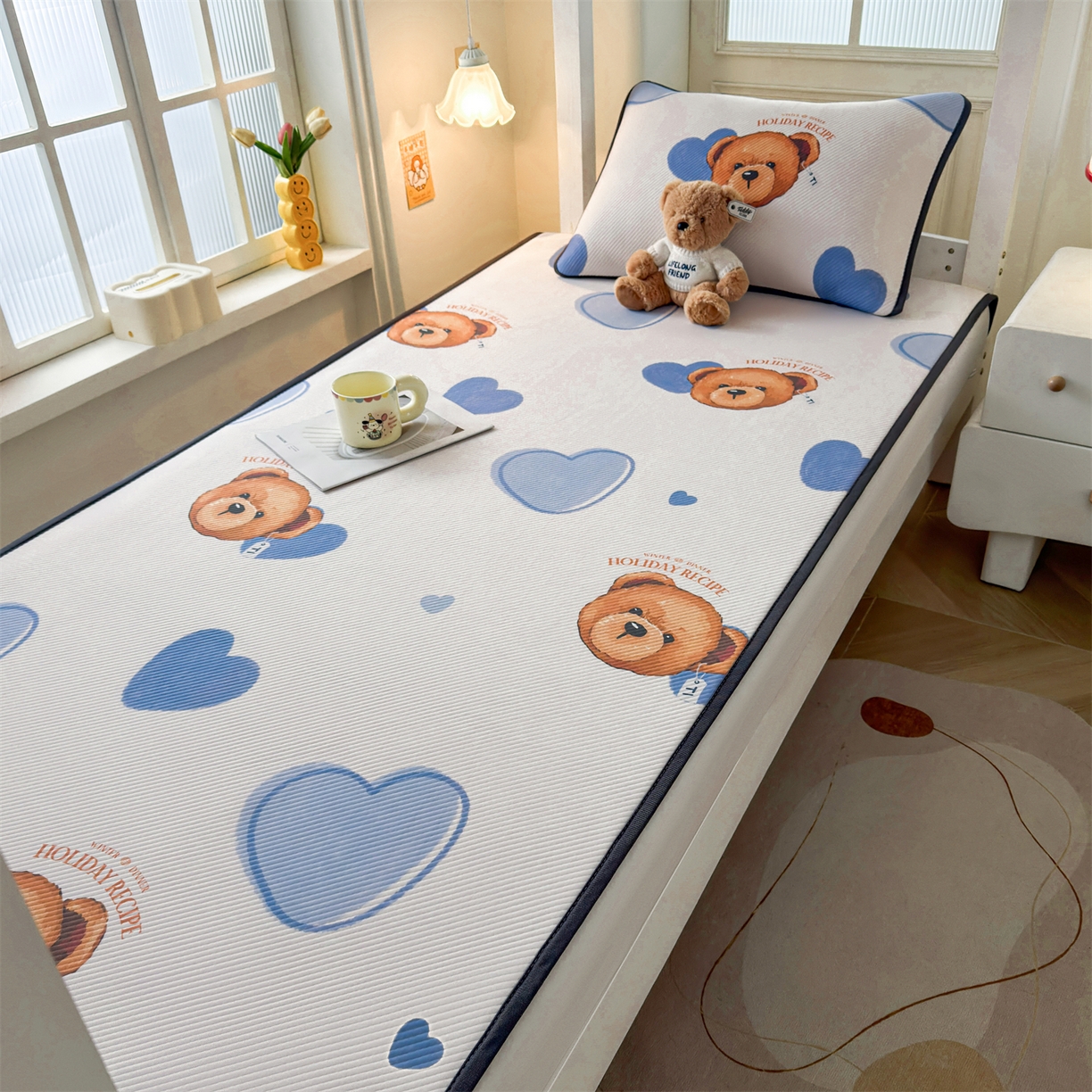 91家纺网 家纺一手货源 找家纺 源舍家纺 2026新款泰迪爱兰系列（正版授权）A类三明治复合印花斜纹豆豆软凉席学生床 泰迪蓝心