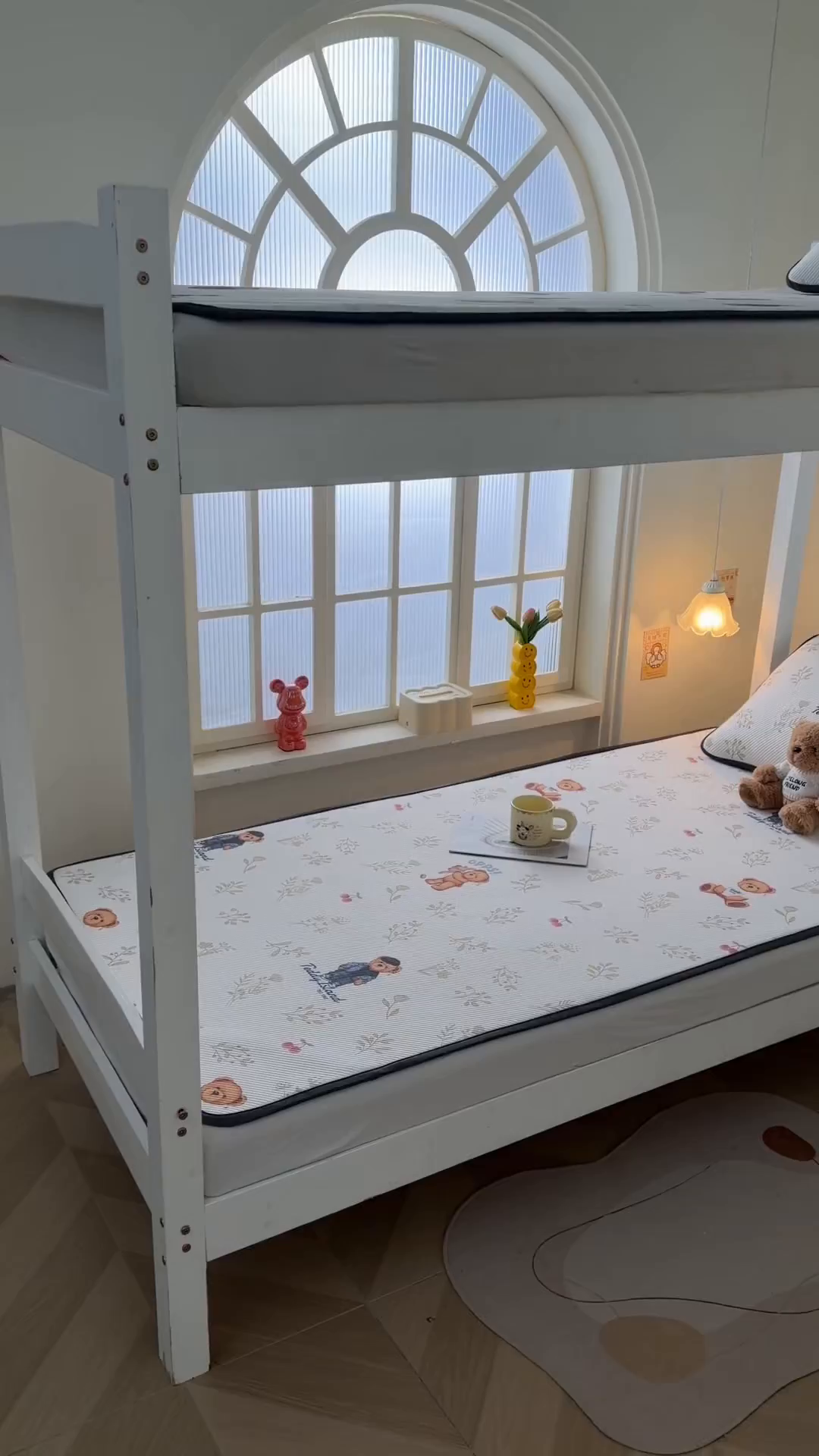 91家纺网 家纺一手货源 找家纺 源舍家纺 2026新款泰迪爱兰系列（正版授权）A类三明治复合印花斜纹豆豆软凉席学生床 泰迪樱桃