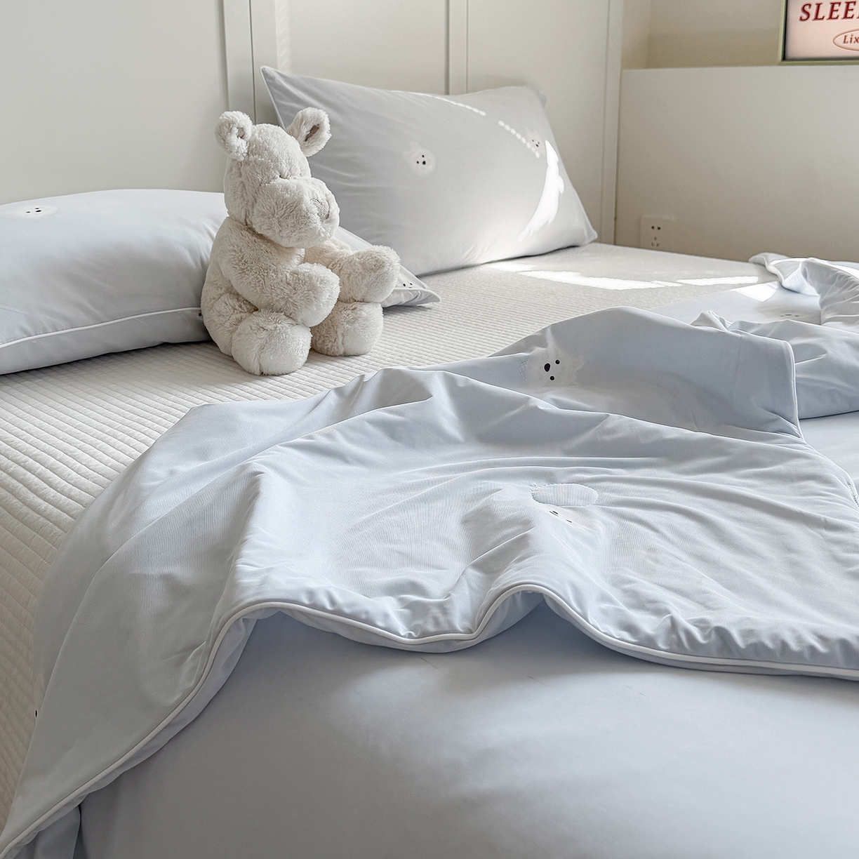 91家纺网 家纺一手货源 找家纺 金梦拉家纺 2026春夏新款锦氨凉感丝印花系列夏被空调被夏凉被 泡芙小狗