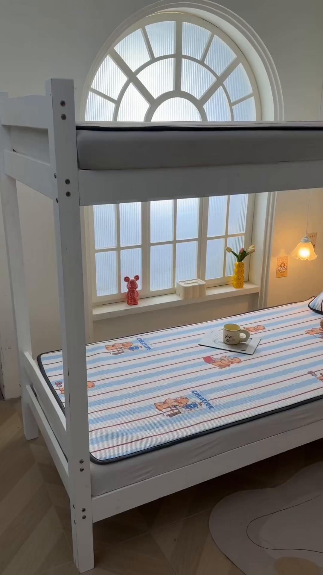 91家纺网 家纺一手货源 找家纺 源舍家纺 2026新款泰迪爱兰系列（正版授权）A类三明治复合印花斜纹豆豆软凉席学生床 泰迪条纹蓝