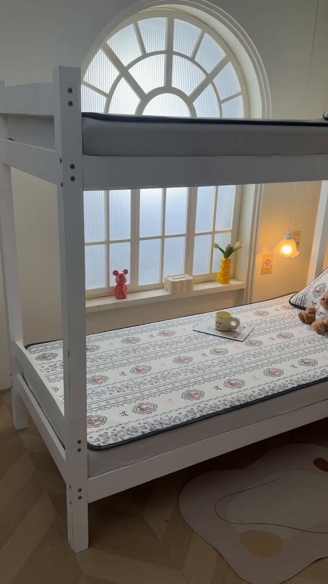 91家纺网 家纺一手货源 找家纺 源舍家纺 2026新款泰迪爱兰系列（正版授权）A类三明治复合印花斜纹豆豆软凉席学生床 泰迪花镜