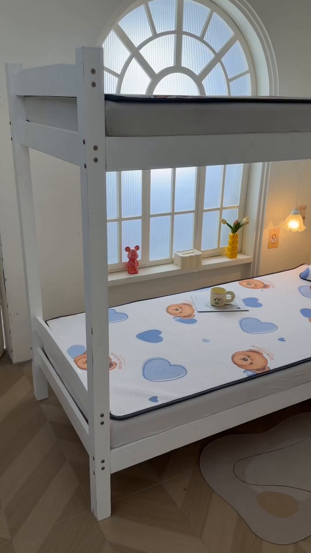 91家纺网 家纺一手货源 找家纺 源舍家纺 2026新款泰迪爱兰系列（正版授权）A类三明治复合印花斜纹豆豆软凉席学生床 泰迪蓝心