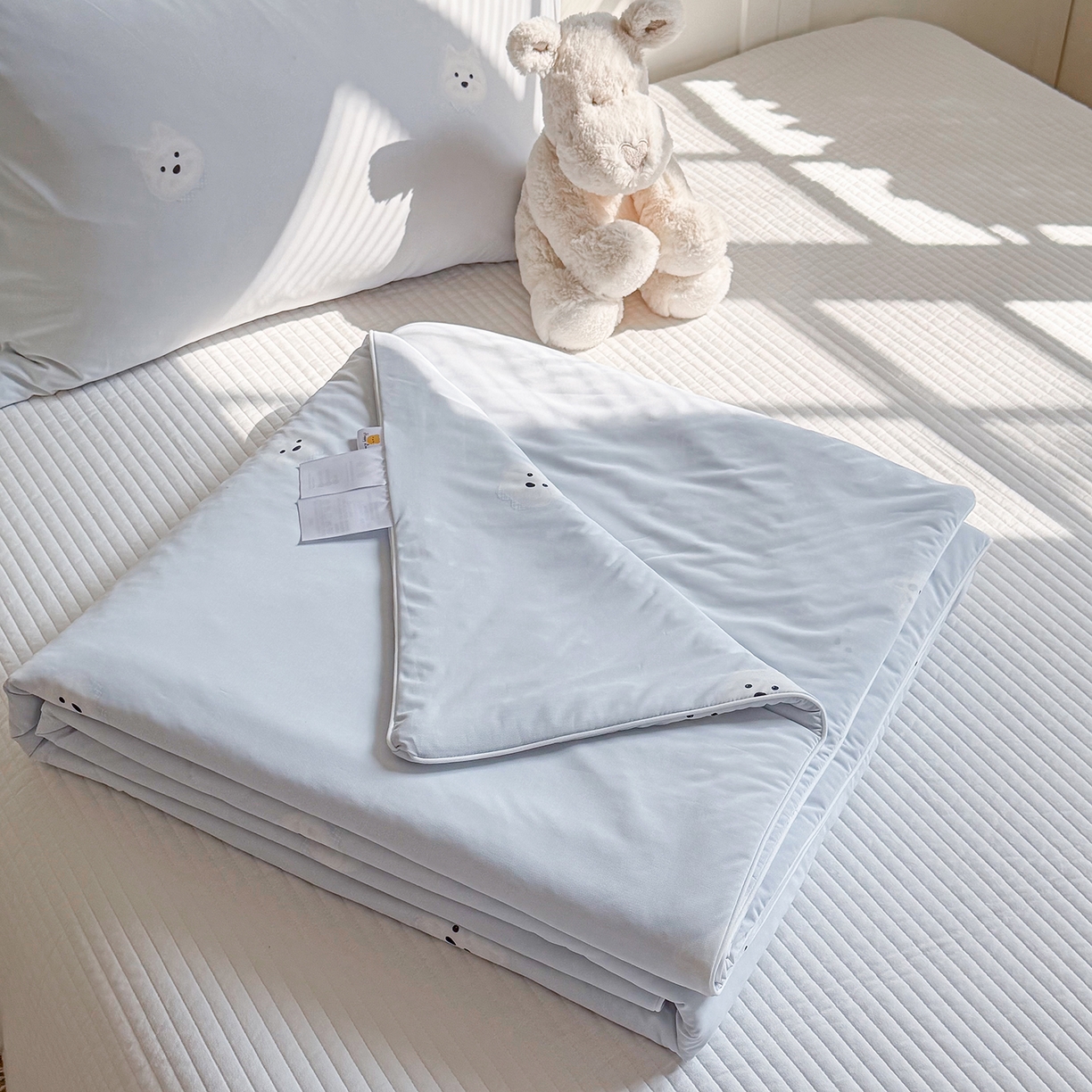 91家纺网 家纺一手货源 找家纺 金梦拉家纺 2026春夏新款锦氨凉感丝印花系列夏被空调被夏凉被 泡芙小狗