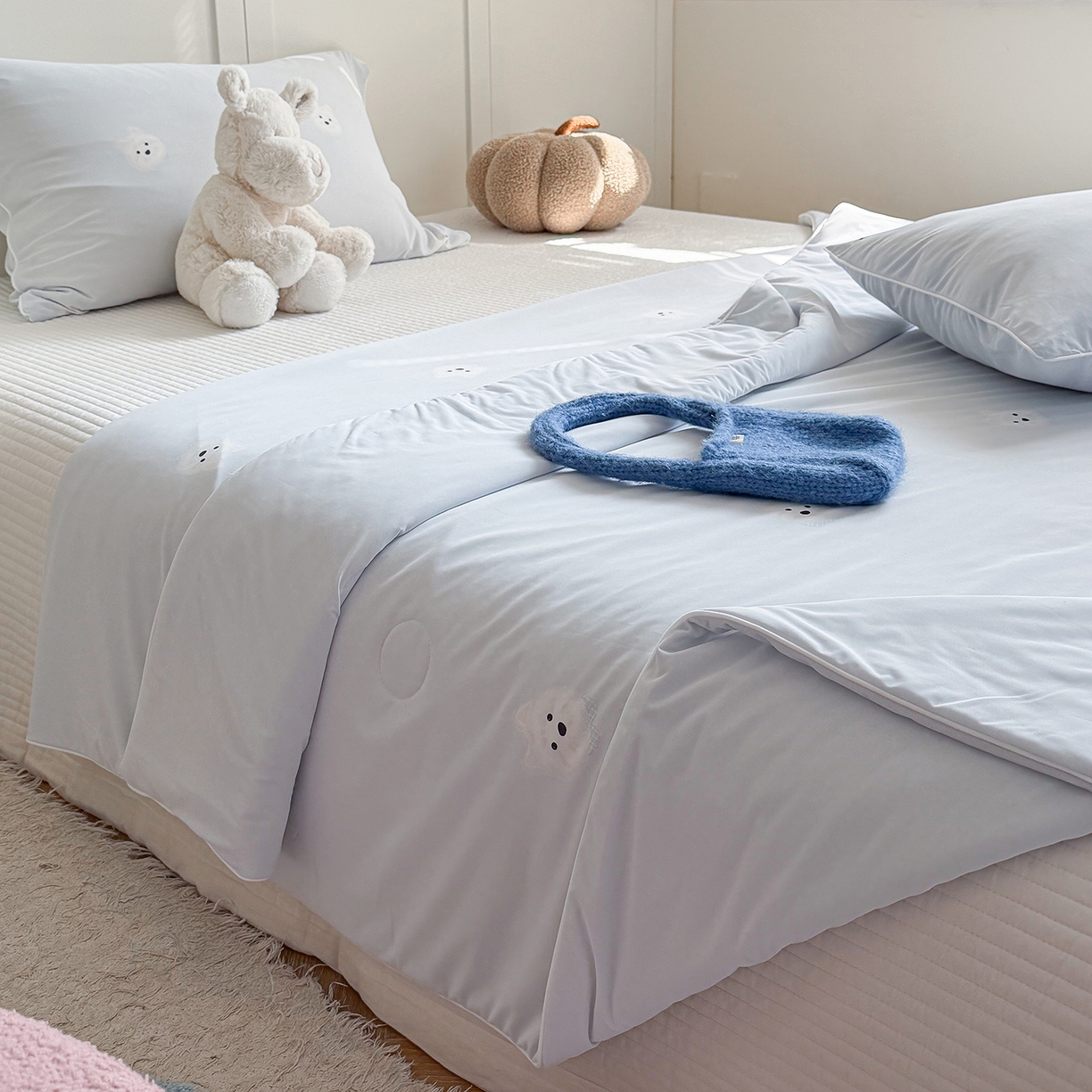 91家纺网 家纺一手货源 找家纺 金梦拉家纺 2026春夏新款锦氨凉感丝印花系列夏被空调被夏凉被 泡芙小狗