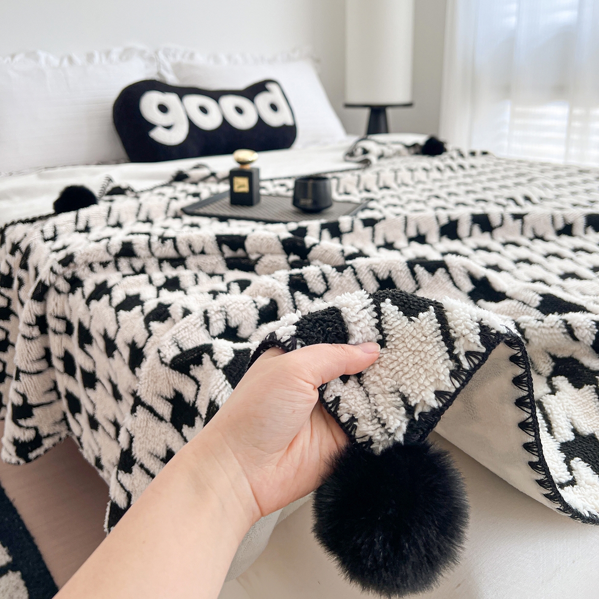 91家纺网 家纺一手货源 找家纺 娜朵家纺 2026新款阳离子牛奶绒双层毛球复合毯 千鸟