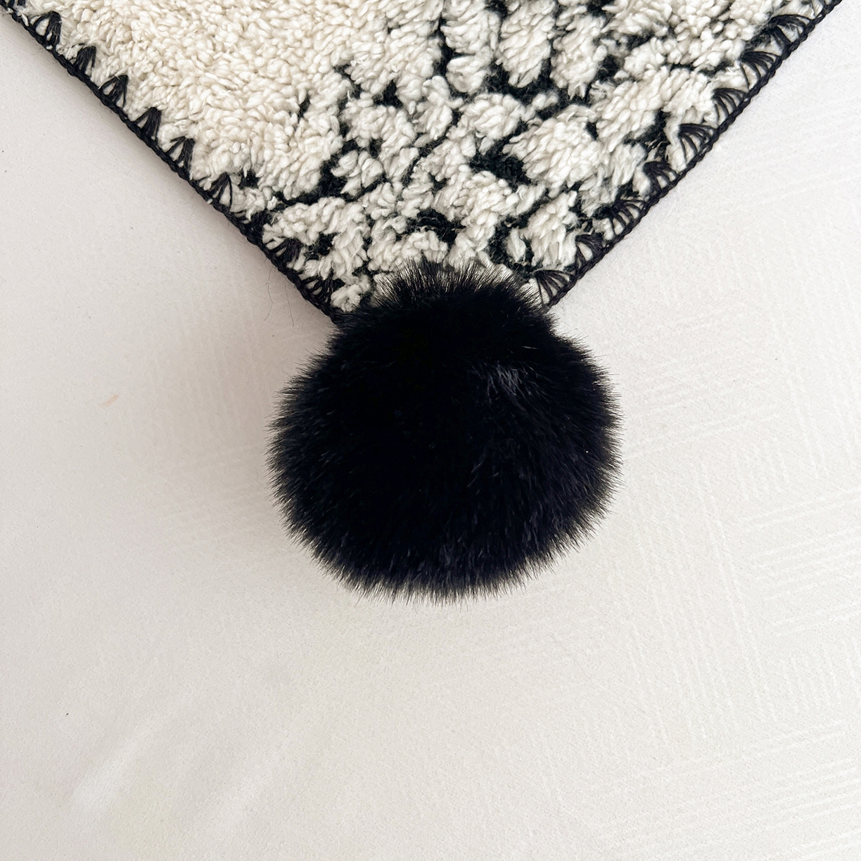 91家纺网 家纺一手货源 找家纺 娜朵家纺 2026新款阳离子牛奶绒双层毛球复合毯 黑白森林