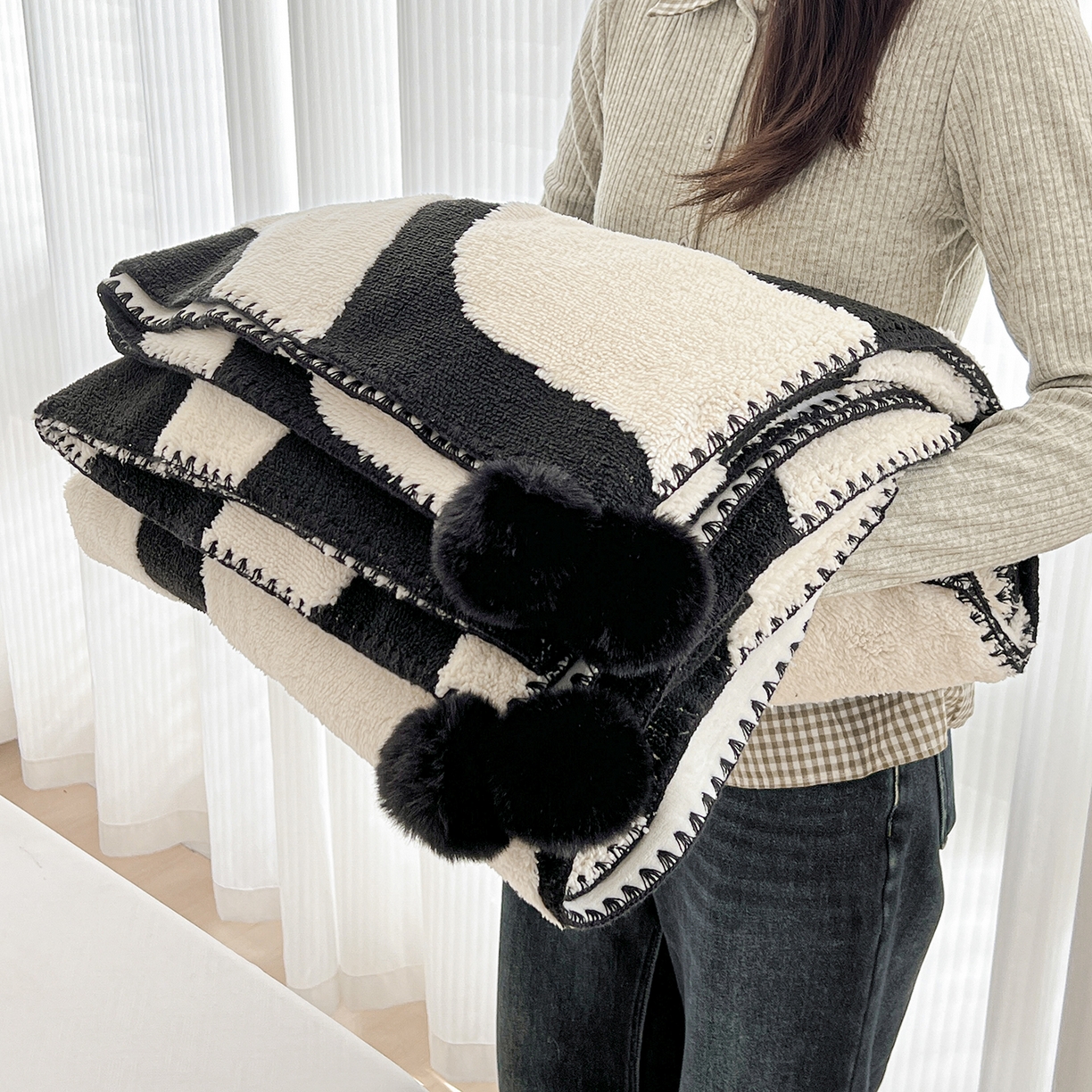 91家纺网 家纺一手货源 找家纺 娜朵家纺 2026新款阳离子牛奶绒双层毛球复合毯 波浪