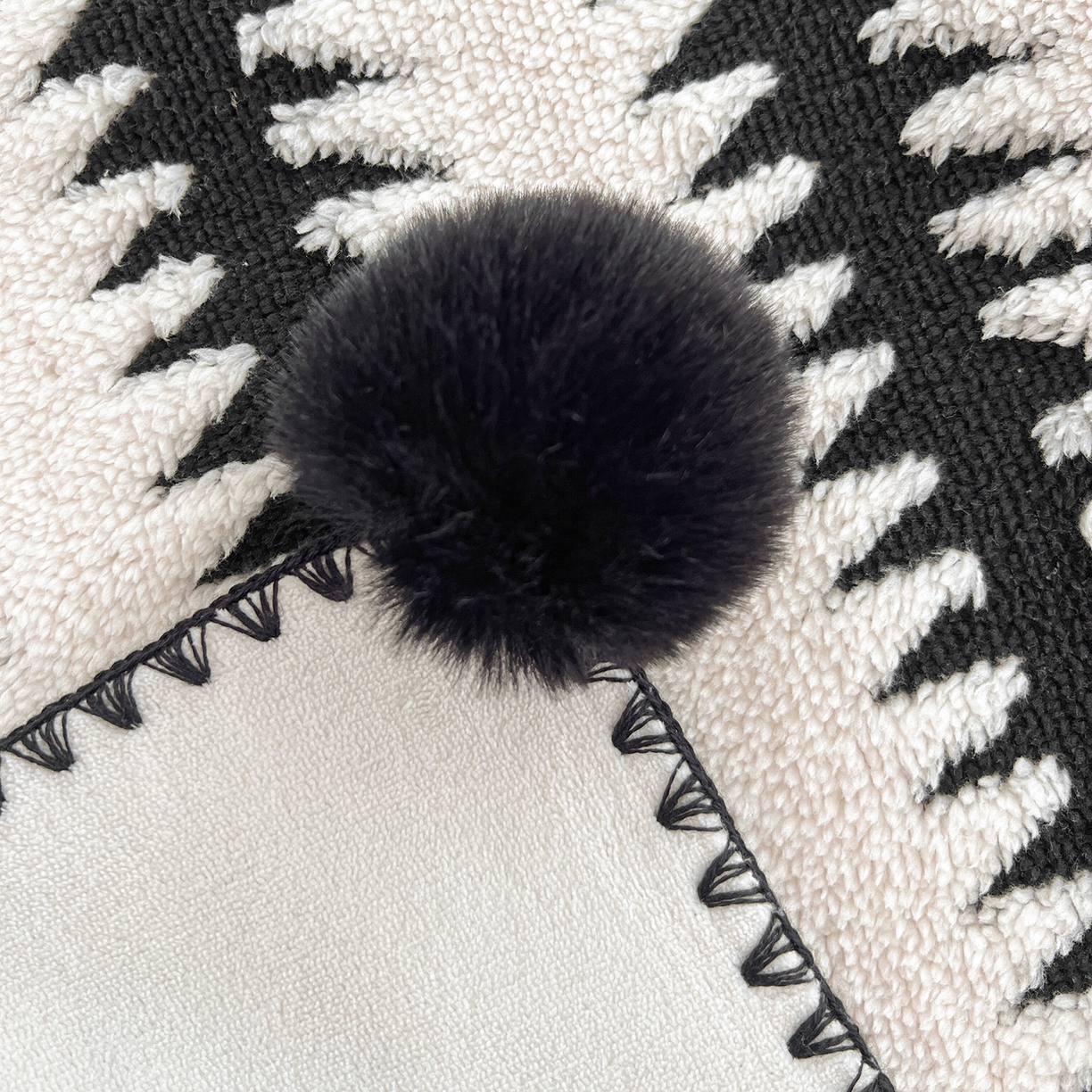 91家纺网 家纺一手货源 找家纺 娜朵家纺 2026新款阳离子牛奶绒双层毛球复合毯 步步高升