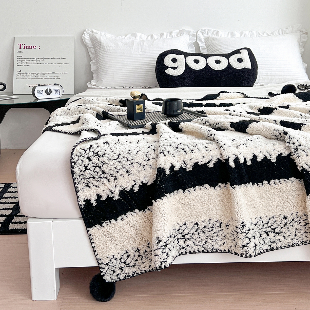 91家纺网 家纺一手货源 找家纺 娜朵家纺 2026新款阳离子牛奶绒双层毛球复合毯 黑白森林