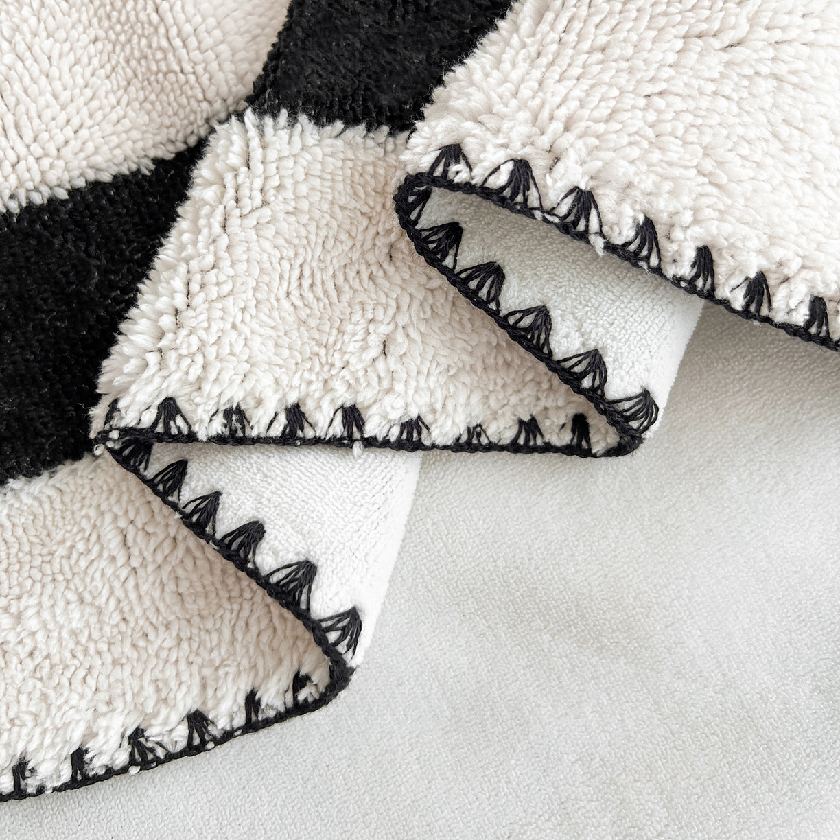 91家纺网 家纺一手货源 找家纺 娜朵家纺 2026新款阳离子牛奶绒双层毛球复合毯 齐花绽放