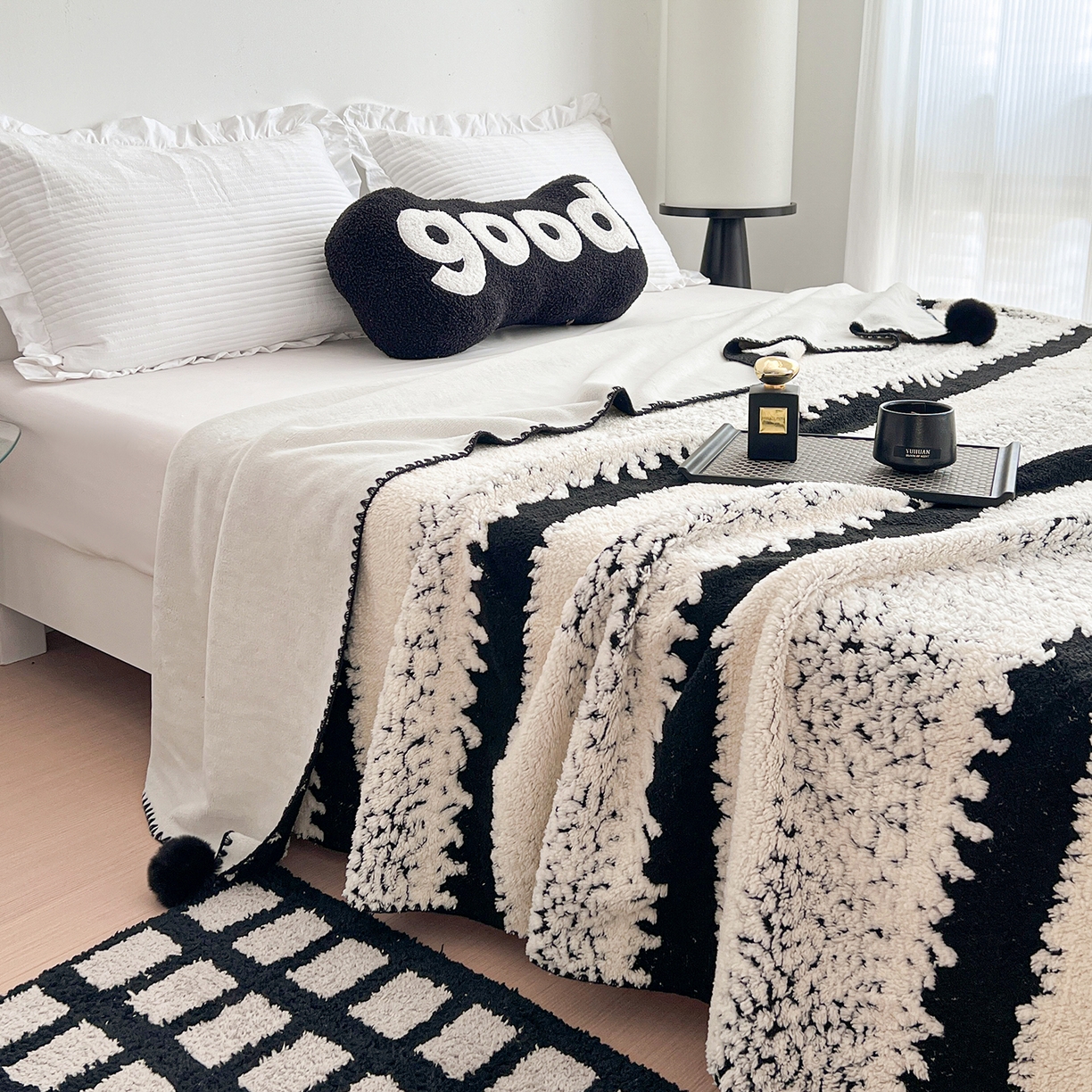 娜朵家纺 2026新款阳离子牛奶绒双层毛球复合毯 黑白森林