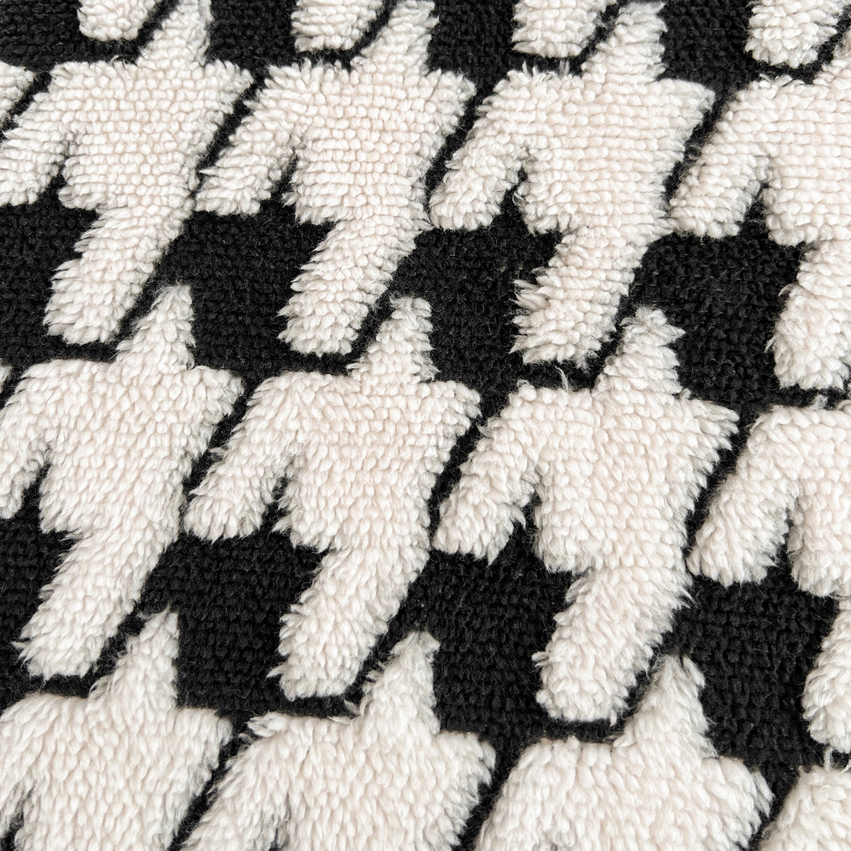 91家纺网 家纺一手货源 找家纺 娜朵家纺 2026新款阳离子牛奶绒双层毛球复合毯 千鸟