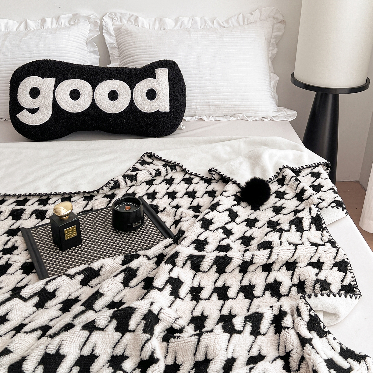 91家纺网 家纺一手货源 找家纺 娜朵家纺 2026新款阳离子牛奶绒双层毛球复合毯 千鸟