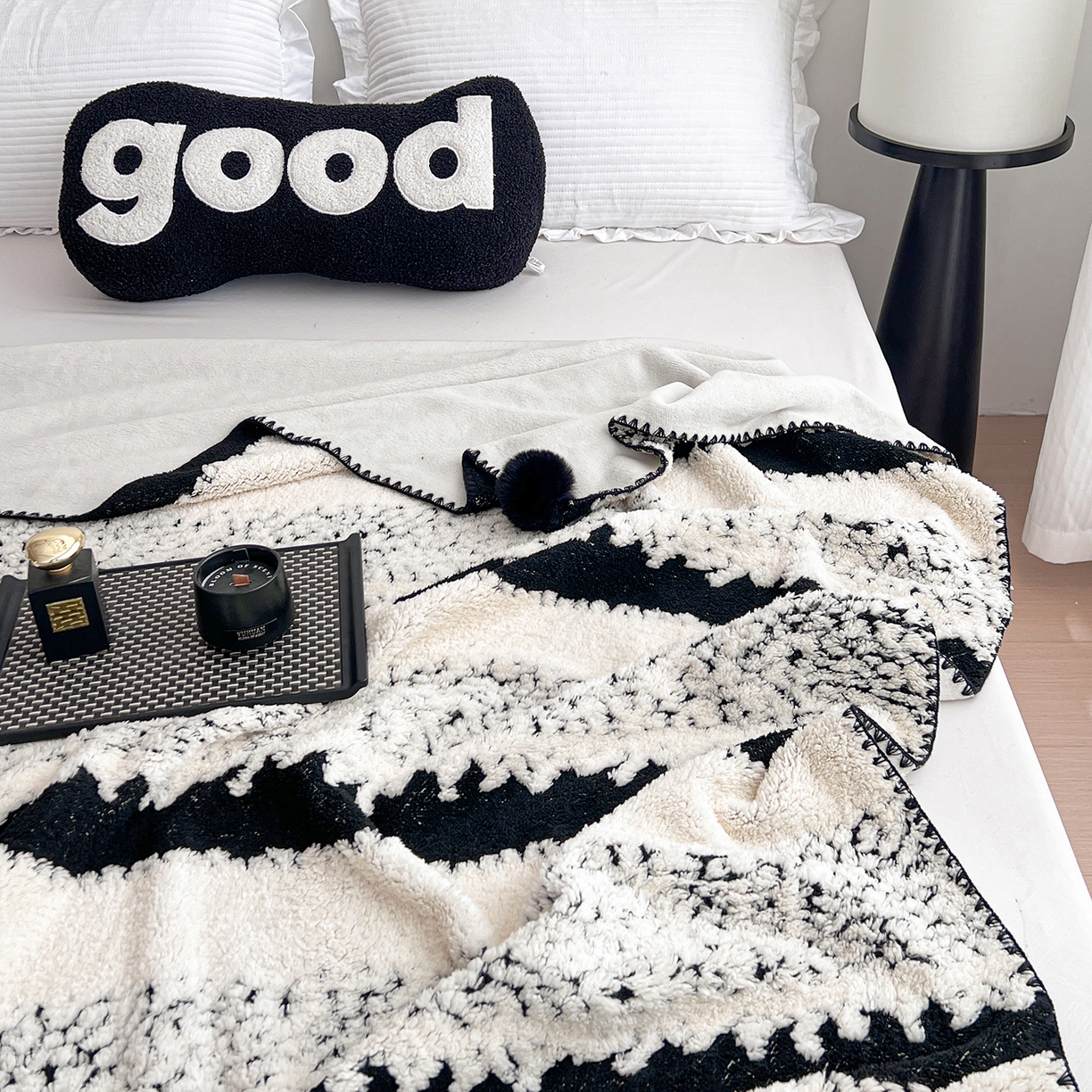 91家纺网 家纺一手货源 找家纺 娜朵家纺 2026新款阳离子牛奶绒双层毛球复合毯 黑白森林