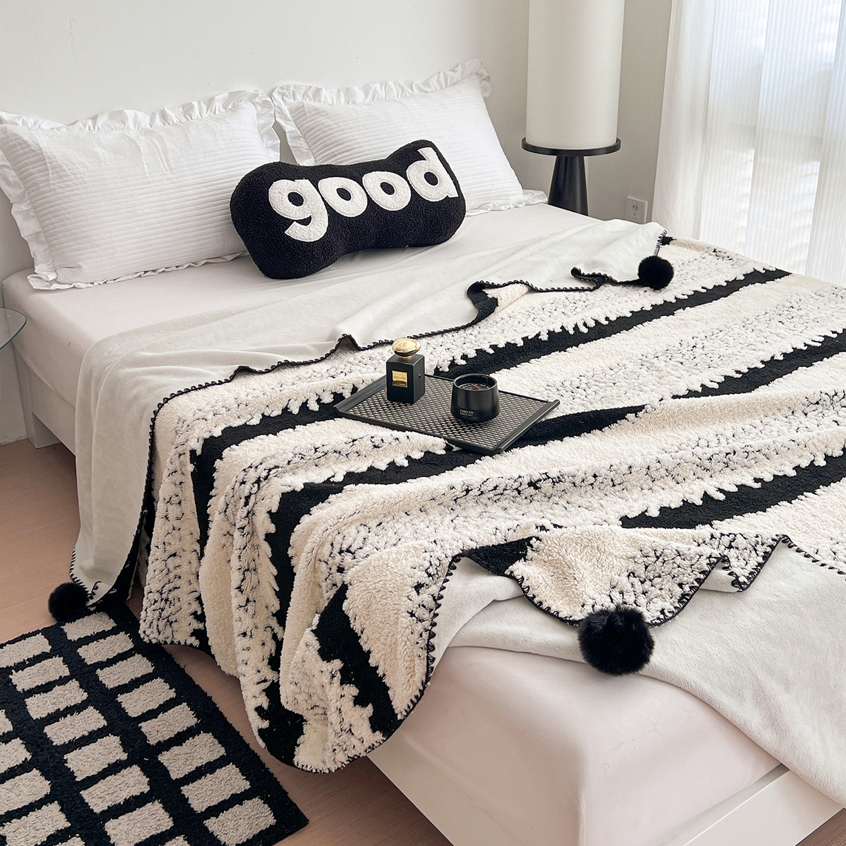 91家纺网 家纺一手货源 找家纺 娜朵家纺 2026新款阳离子牛奶绒双层毛球复合毯 黑白森林