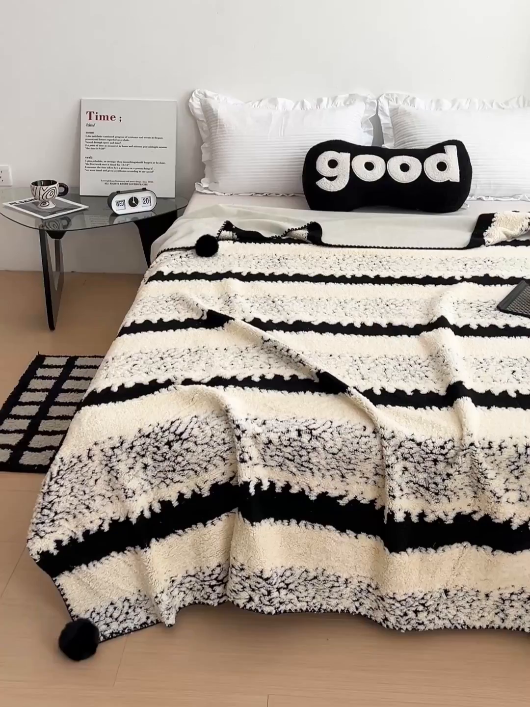 91家纺网 家纺一手货源 找家纺 娜朵家纺 2026新款阳离子牛奶绒双层毛球复合毯 黑白森林