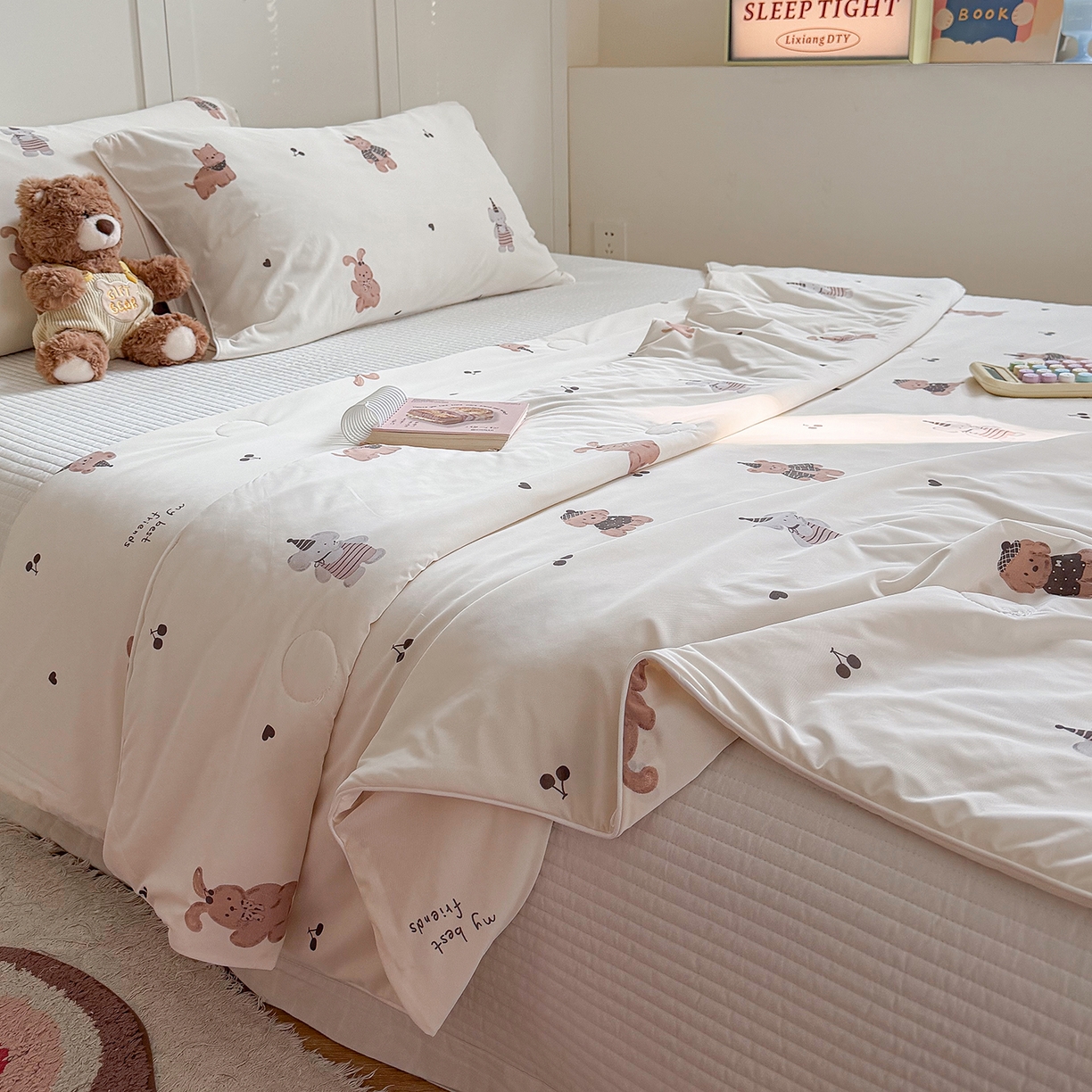 91家纺网 家纺一手货源 找家纺 金梦拉家纺 2026春夏新款锦氨凉感丝印花系列夏被空调被夏凉被 森林舞会