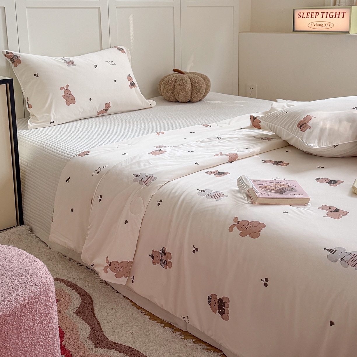 91家纺网 家纺一手货源 找家纺 金梦拉家纺 2026春夏新款锦氨凉感丝印花系列夏被空调被夏凉被 森林舞会