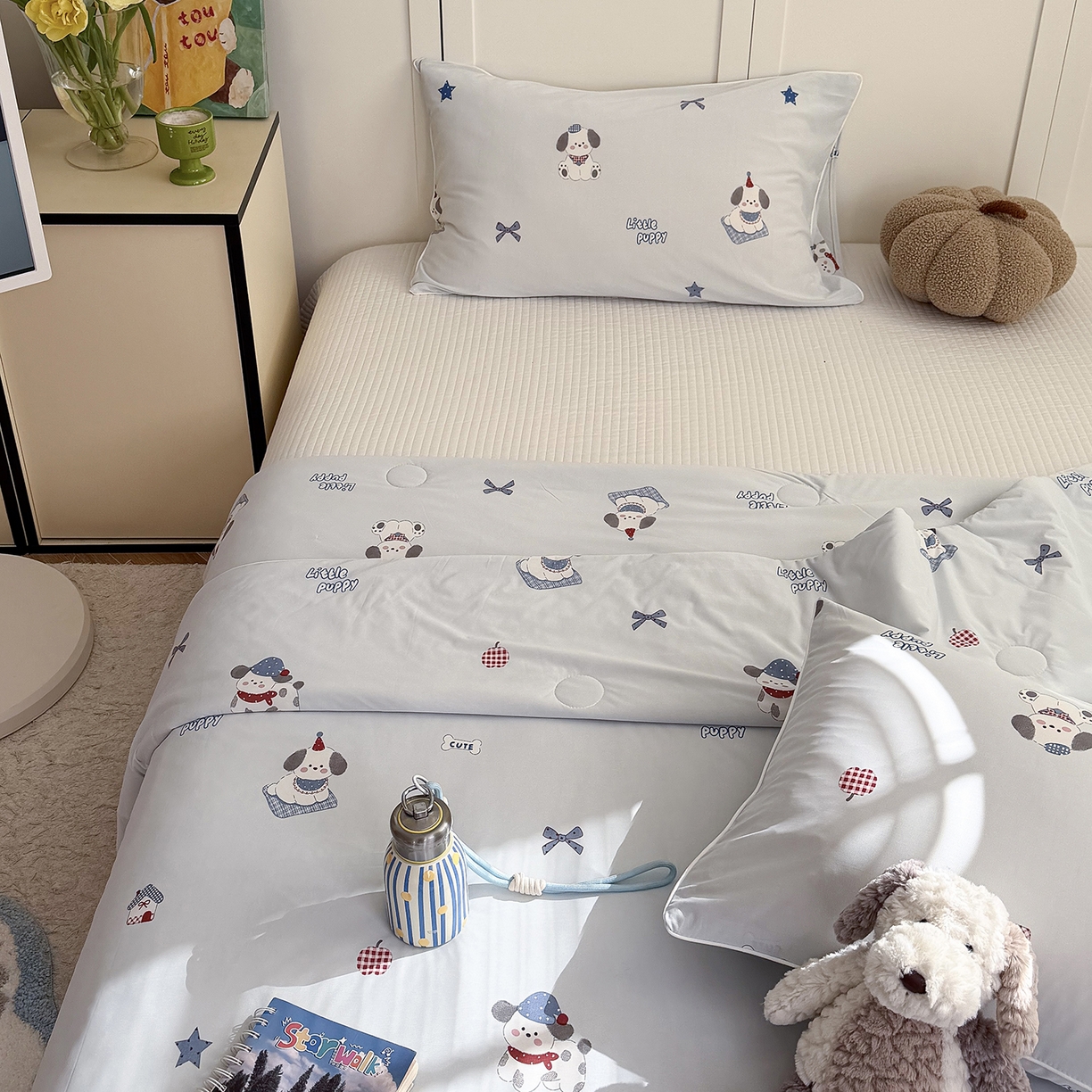 91家纺网 家纺一手货源 找家纺 金梦拉家纺 2026春夏新款锦氨凉感丝印花系列夏被空调被夏凉被 顽皮小宠