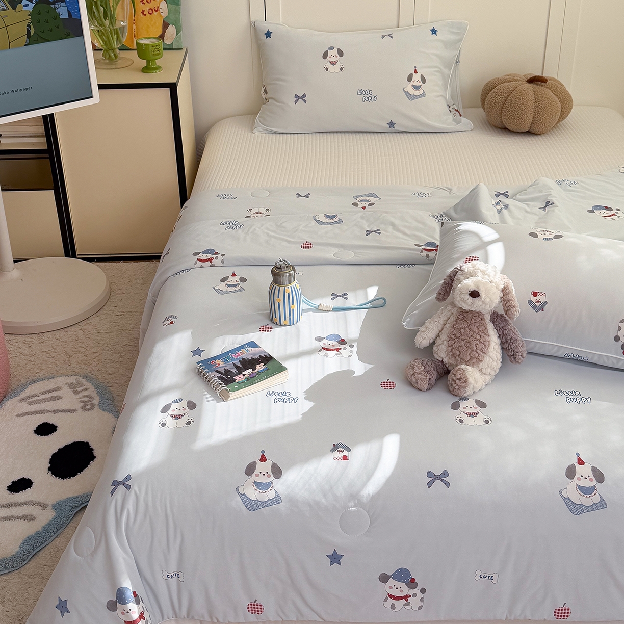 91家纺网 家纺一手货源 找家纺 金梦拉家纺 2026春夏新款锦氨凉感丝印花系列夏被空调被夏凉被 顽皮小宠