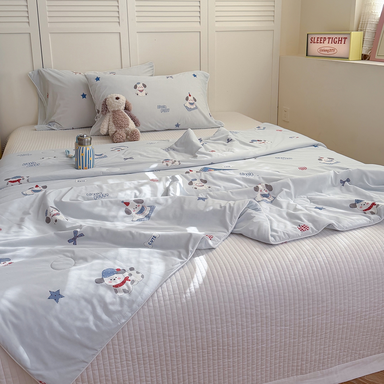 91家纺网 家纺一手货源 找家纺 金梦拉家纺 2026春夏新款锦氨凉感丝印花系列夏被空调被夏凉被 顽皮小宠