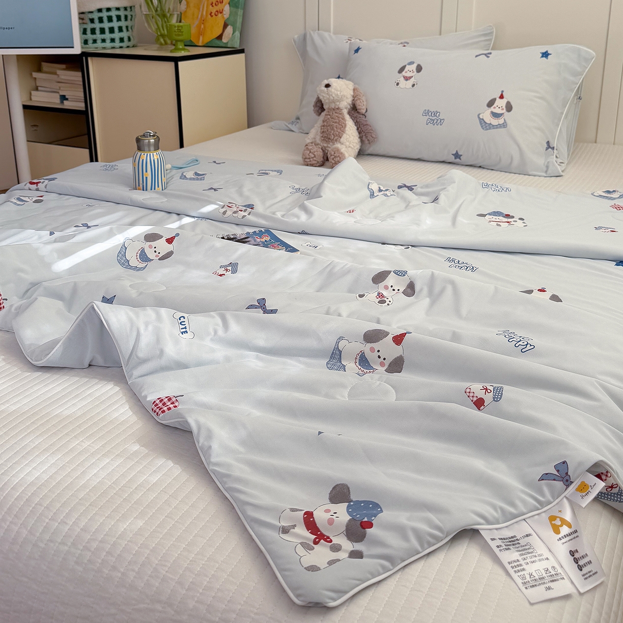 91家纺网 家纺一手货源 找家纺 金梦拉家纺 2026春夏新款锦氨凉感丝印花系列夏被空调被夏凉被 顽皮小宠