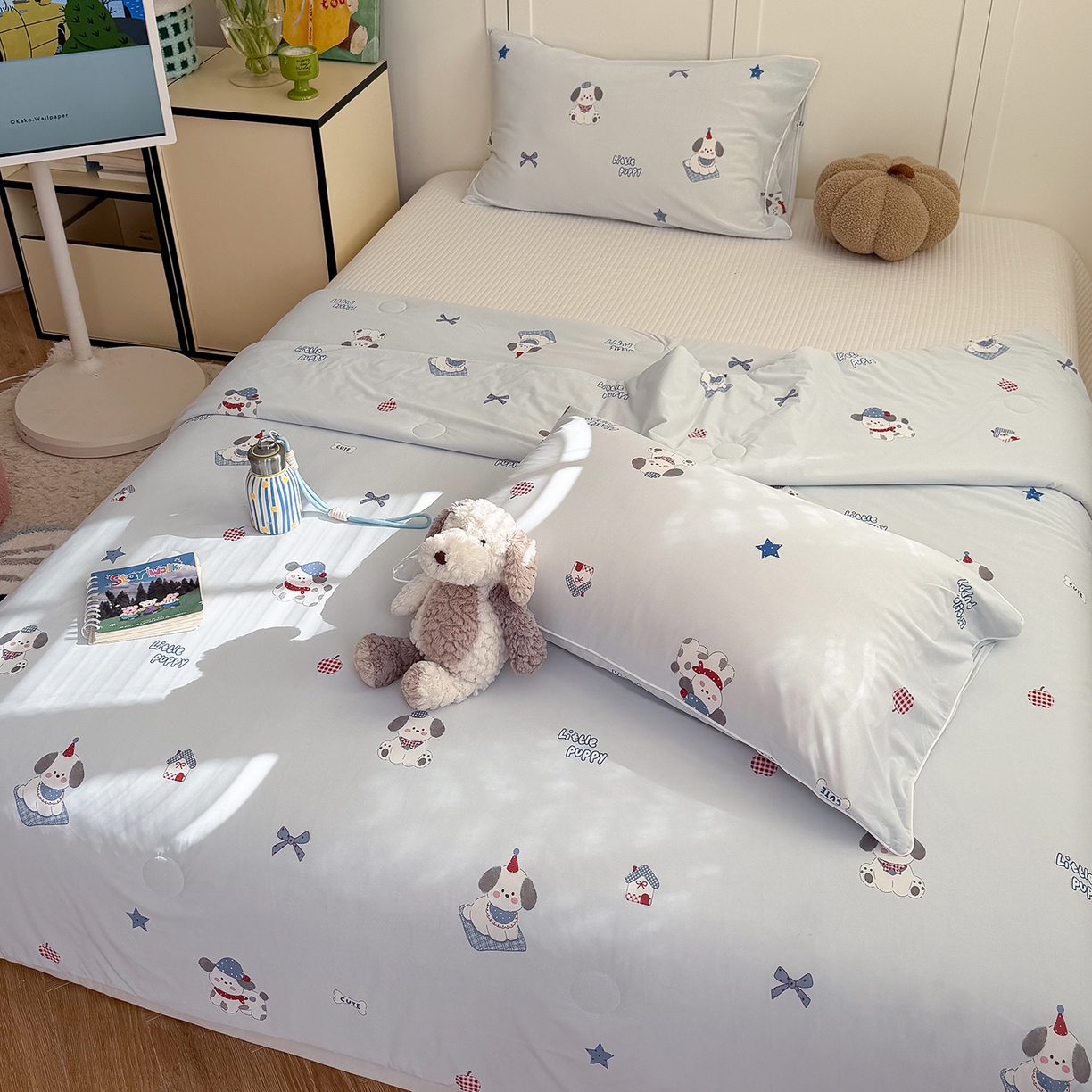 91家纺网 家纺一手货源 找家纺 金梦拉家纺 2026春夏新款锦氨凉感丝印花系列夏被空调被夏凉被 顽皮小宠