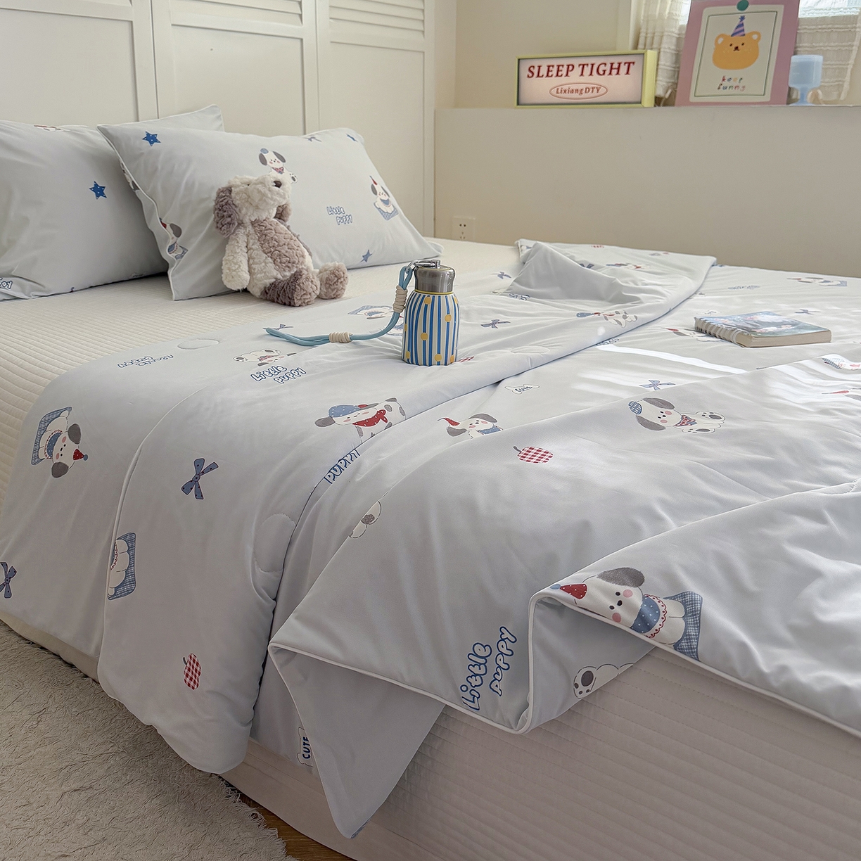 91家纺网 家纺一手货源 找家纺 金梦拉家纺 2026春夏新款锦氨凉感丝印花系列夏被空调被夏凉被 顽皮小宠