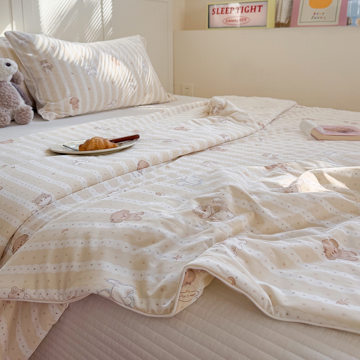 91家纺网 家纺一手货源 找家纺 金梦拉家纺 2026春夏新款锦氨凉感丝印花系列夏被空调被夏凉被 线条狗