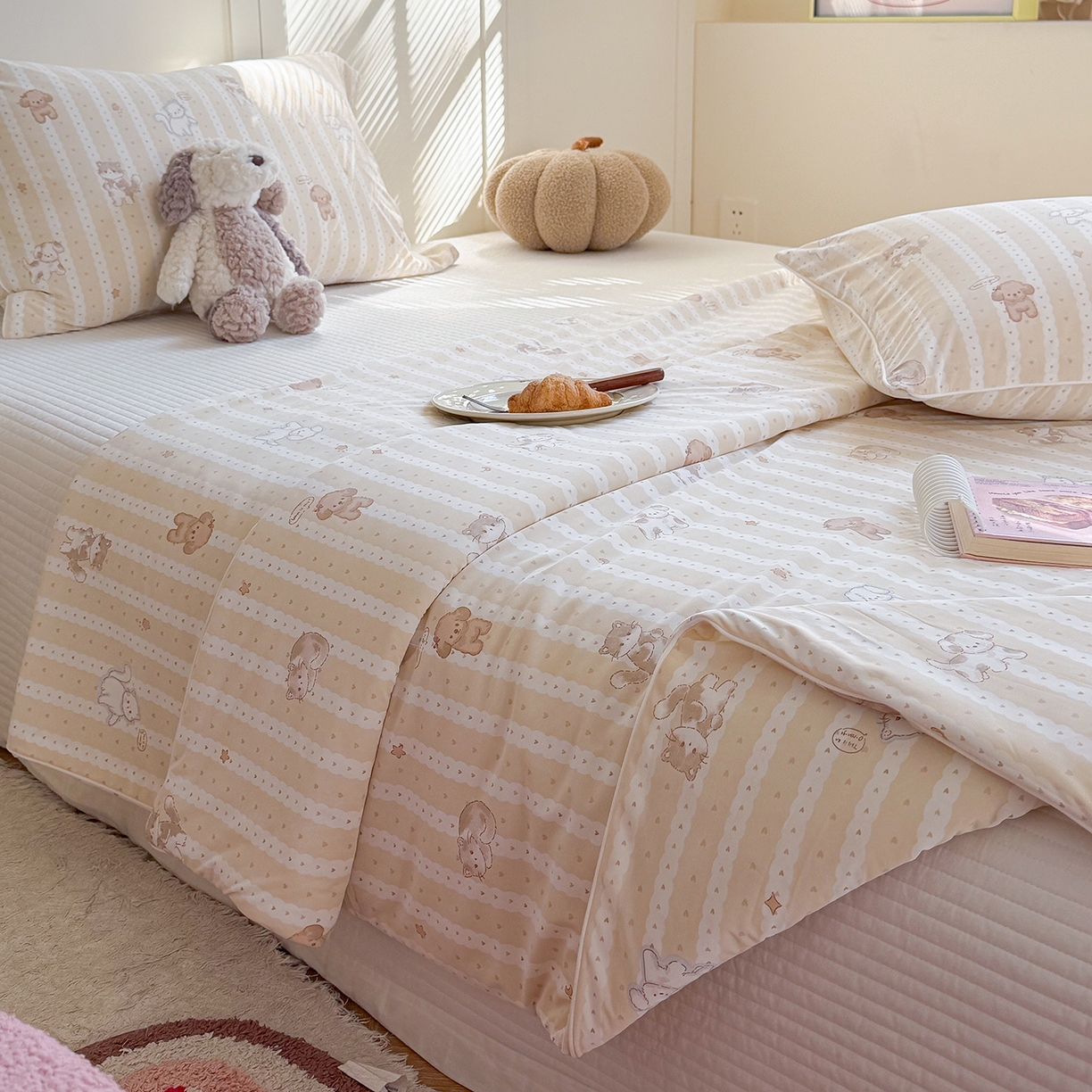 91家纺网 家纺一手货源 找家纺 金梦拉家纺 2026春夏新款锦氨凉感丝印花系列夏被空调被夏凉被 线条狗