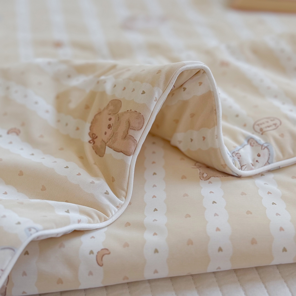 91家纺网 家纺一手货源 找家纺 金梦拉家纺 2026春夏新款锦氨凉感丝印花系列夏被空调被夏凉被 线条狗