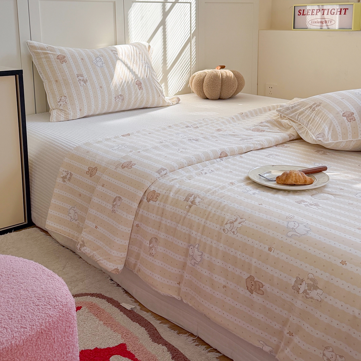 91家纺网 家纺一手货源 找家纺 金梦拉家纺 2026春夏新款锦氨凉感丝印花系列夏被空调被夏凉被 线条狗