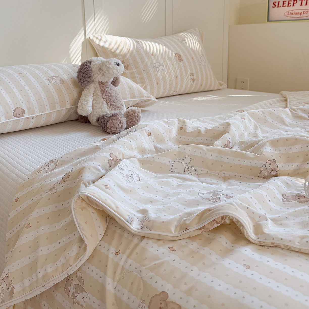 91家纺网 家纺一手货源 找家纺 金梦拉家纺 2026春夏新款锦氨凉感丝印花系列夏被空调被夏凉被 线条狗