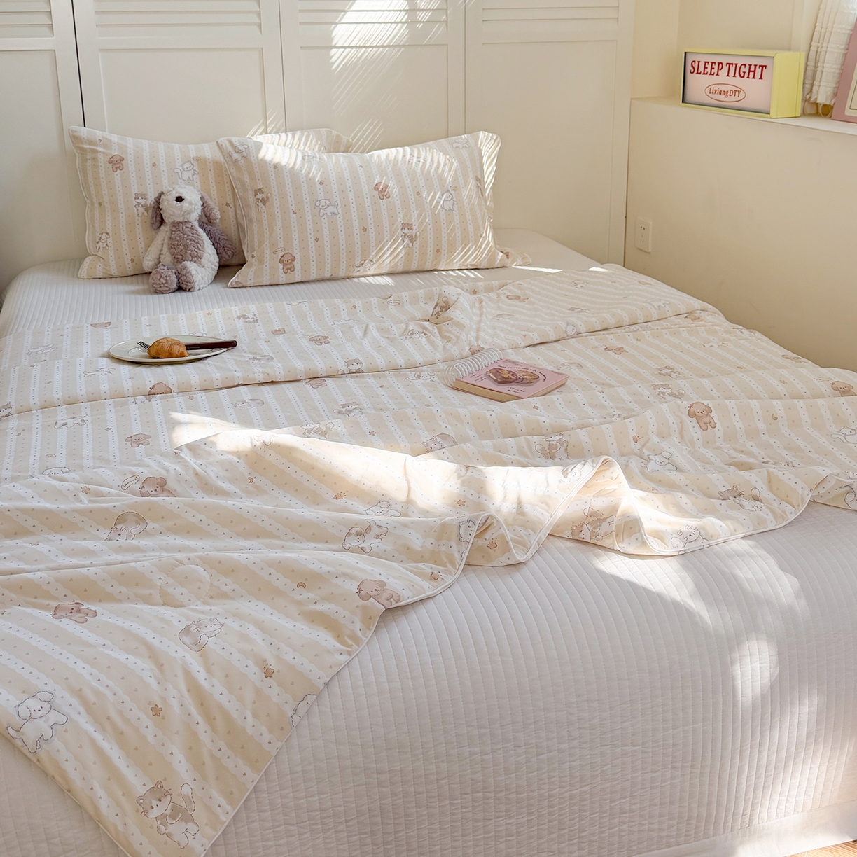 91家纺网 家纺一手货源 找家纺 金梦拉家纺 2026春夏新款锦氨凉感丝印花系列夏被空调被夏凉被 线条狗