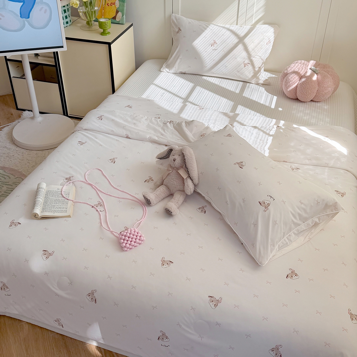 91家纺网 家纺一手货源 找家纺 金梦拉家纺 2026春夏新款锦氨凉感丝印花系列夏被空调被夏凉被 小粉兔