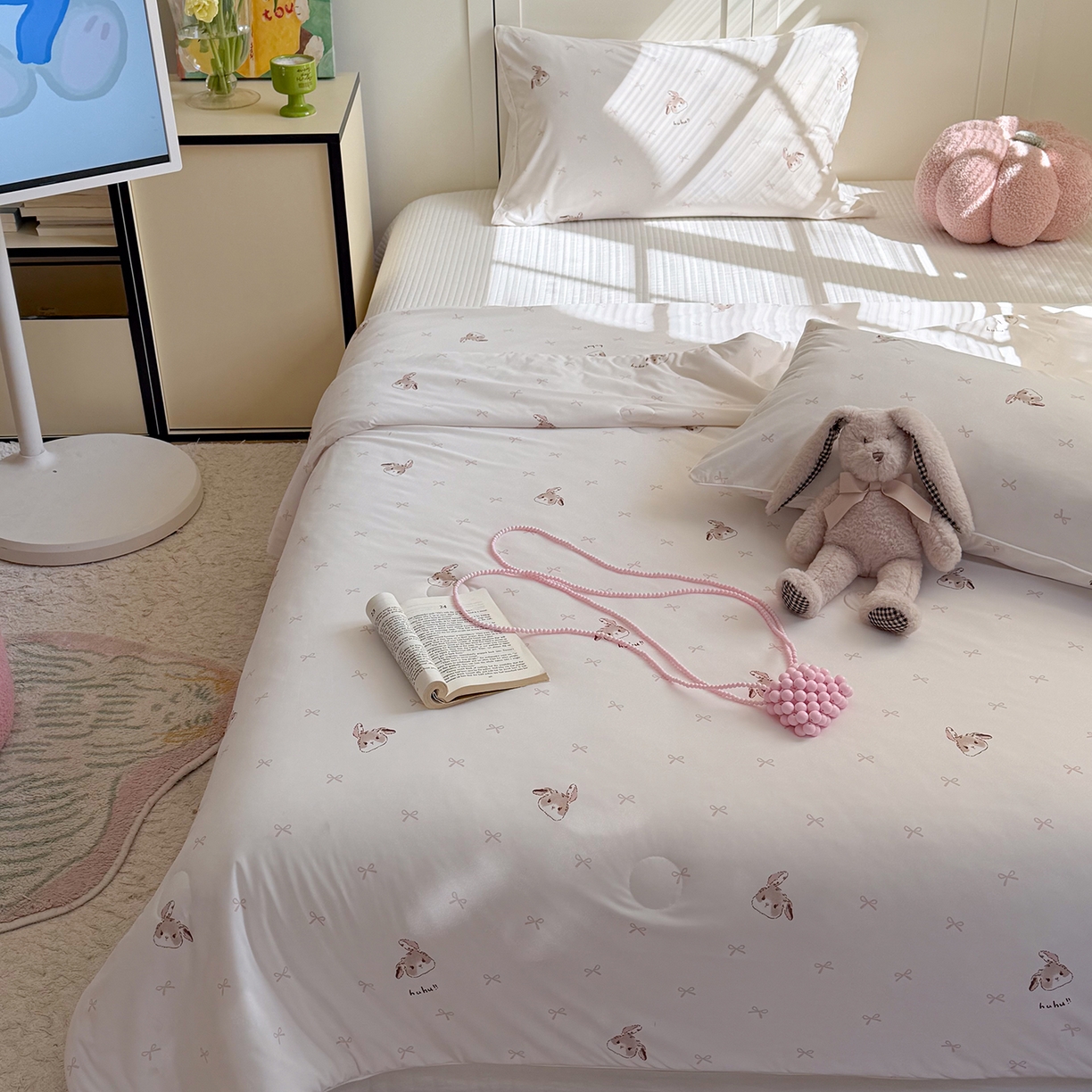 91家纺网 家纺一手货源 找家纺 金梦拉家纺 2026春夏新款锦氨凉感丝印花系列夏被空调被夏凉被 小粉兔