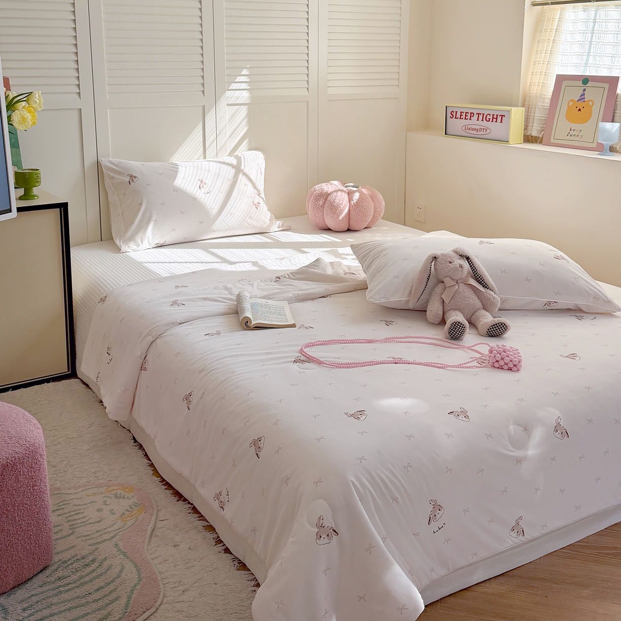 91家纺网 家纺一手货源 找家纺 金梦拉家纺 2026春夏新款锦氨凉感丝印花系列夏被空调被夏凉被 小粉兔