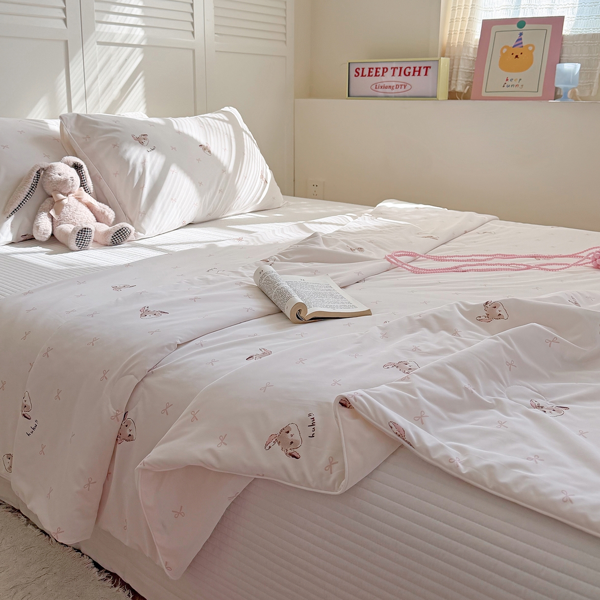 91家纺网 家纺一手货源 找家纺 金梦拉家纺 2026春夏新款锦氨凉感丝印花系列夏被空调被夏凉被 小粉兔