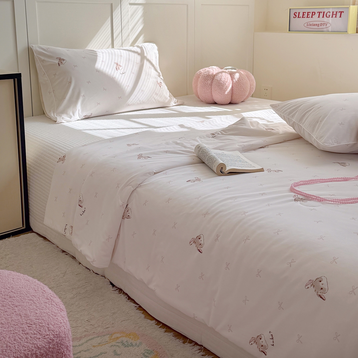 91家纺网 家纺一手货源 找家纺 金梦拉家纺 2026春夏新款锦氨凉感丝印花系列夏被空调被夏凉被 小粉兔