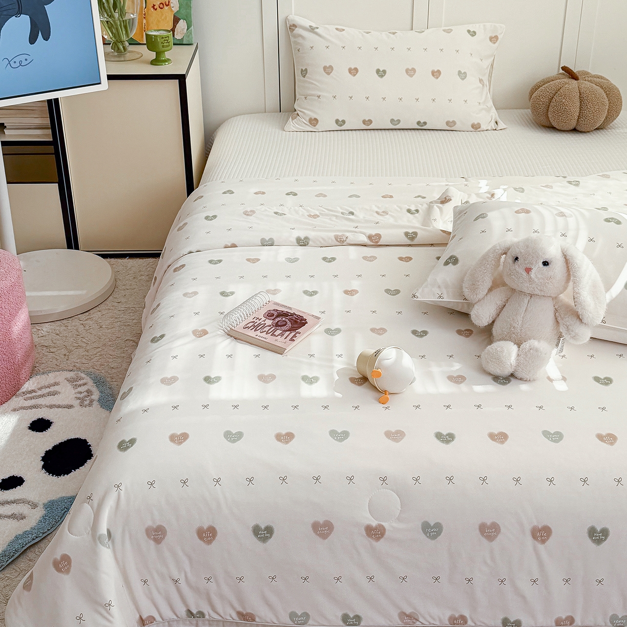 91家纺网 家纺一手货源 找家纺 金梦拉家纺 2026春夏新款锦氨凉感丝印花系列夏被空调被夏凉被 心情绿