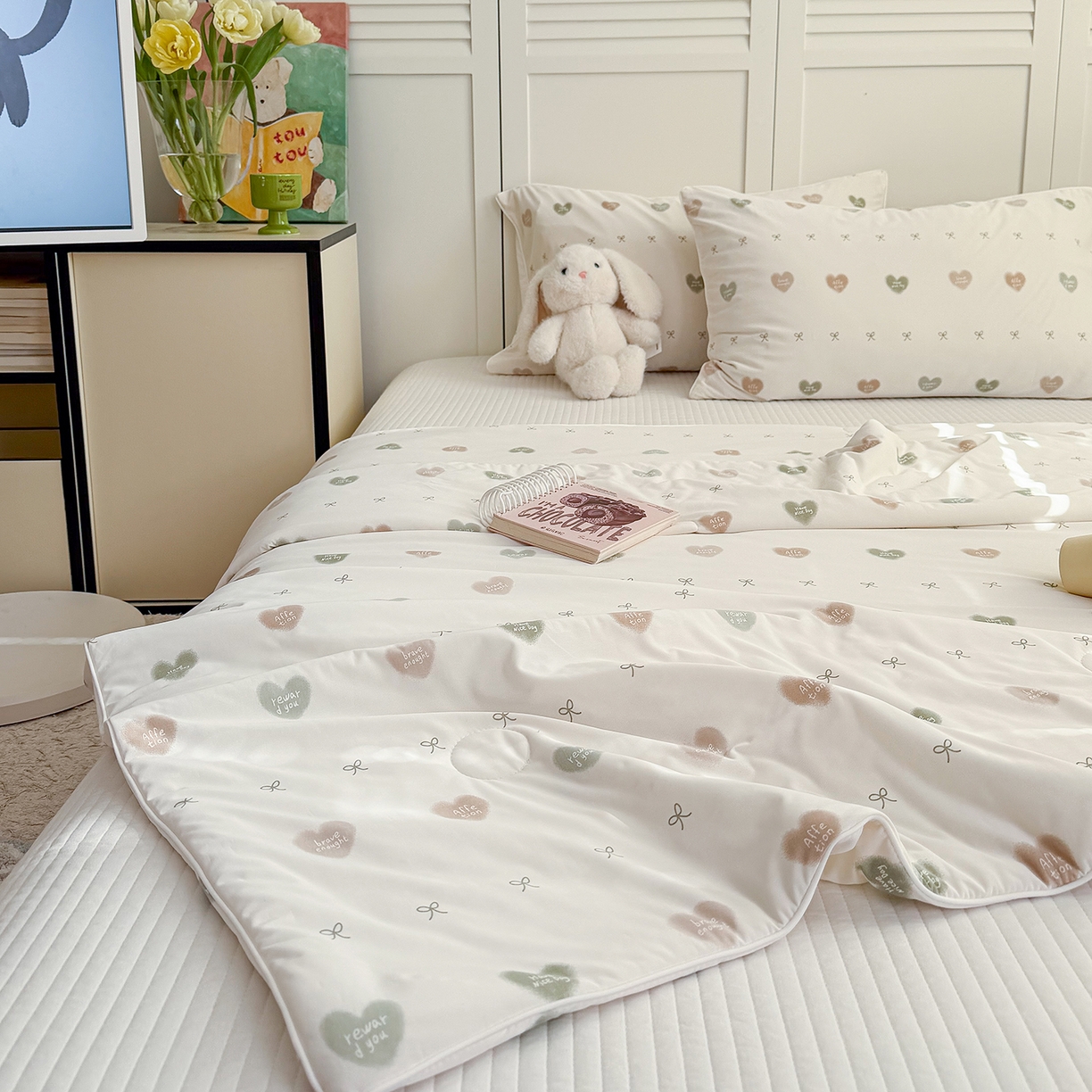 91家纺网 家纺一手货源 找家纺 金梦拉家纺 2026春夏新款锦氨凉感丝印花系列夏被空调被夏凉被 心情绿