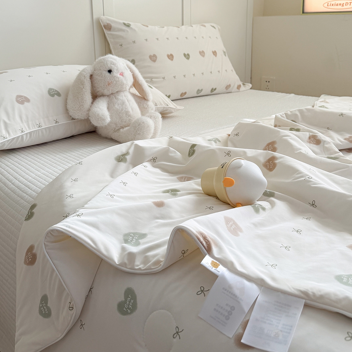 91家纺网 家纺一手货源 找家纺 金梦拉家纺 2026春夏新款锦氨凉感丝印花系列夏被空调被夏凉被 心情绿